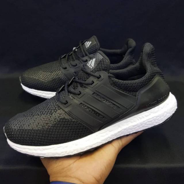 ultra boost hitam