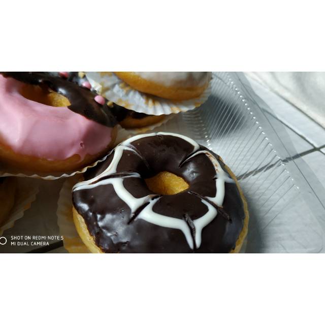 

Donat topping coklat