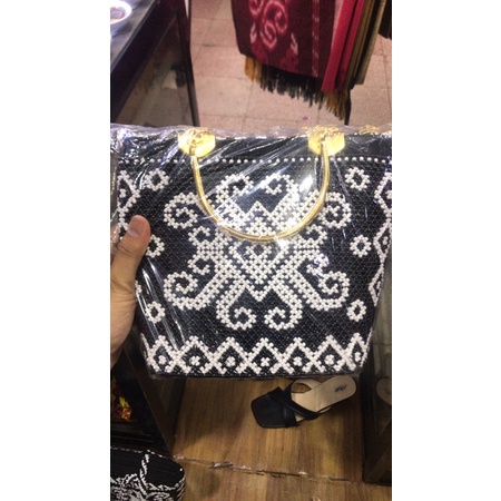 TAS MANIK UBAQ HITAM PUTIH