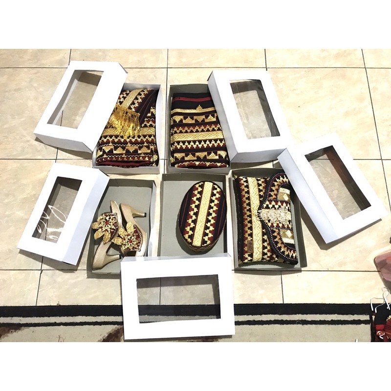 

Kotak Kado/ Kotak Serah Serahan/ Kotak Bingkisan/ Kotak Buah Tangan