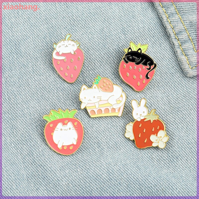 Bros Pin Enamel Desain Kartun Kucing / Kelinci / Kue / Strawberry Untuk Anak