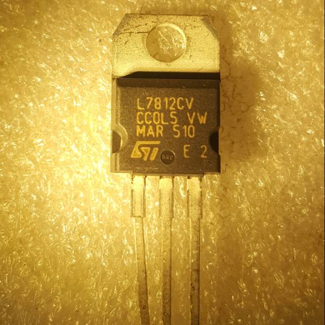L7812 7812 IC Regulator 12V DC Bagud