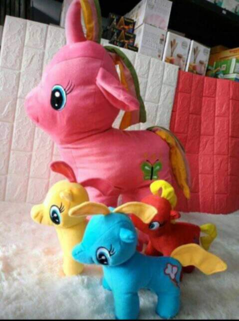 Kuda pony jumbo beranak