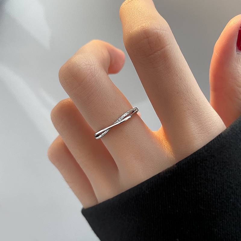 Cincin Pernikahan Desain Silang Warna Silver Rose Gold Dapat Disesuaikan Untuk Pasangan