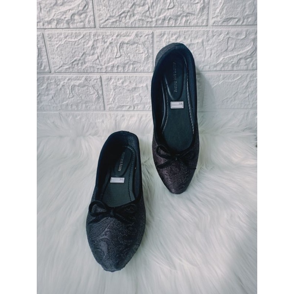 SEPATU WANITA HITAM BRUKAT FLAT SHOES BRUKAT TERBARU SEPATU SIMPLE MURAH SEPATU KASUAL FLASH SALE