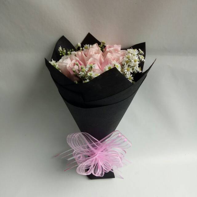 bucket bunga hadiah anniversary bunga mawar pink muda asli