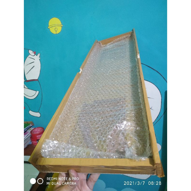 

packing kayu tambahan untuk raket agar lebih aman