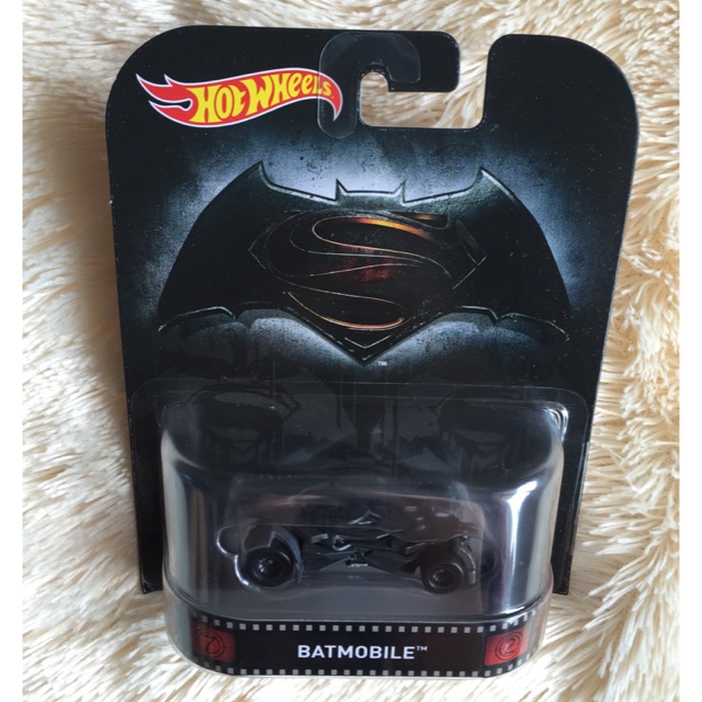 Hot Wheels Batmobile ( ban karet )