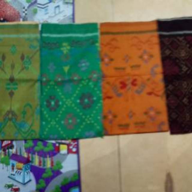 Kain tenun ikat motif bali