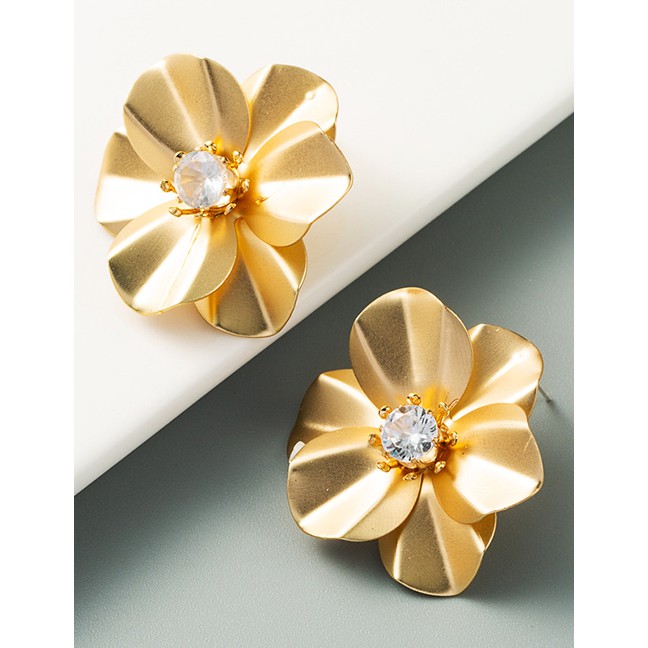 LRC Anting Tusuk Fashion Golden Alloy Flower Inlaid Zircon Earrings K70056