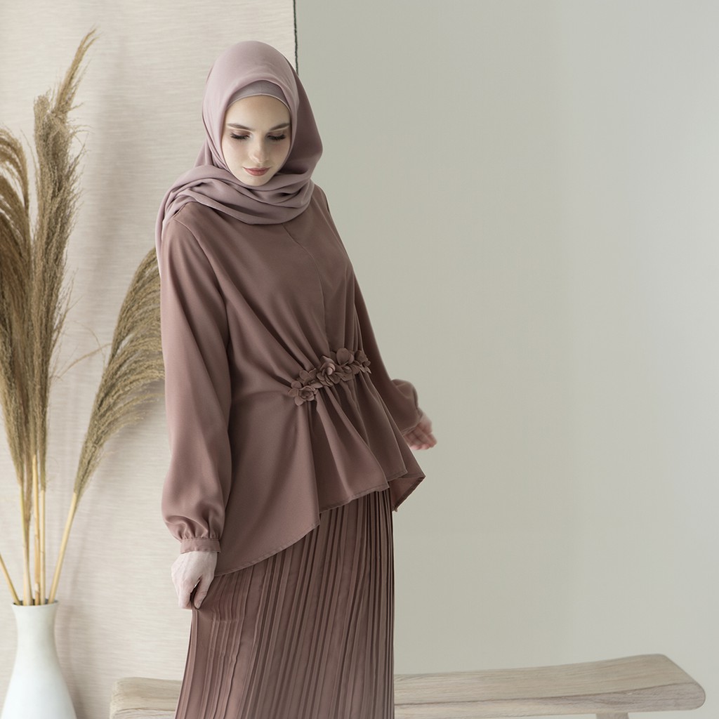 Kamila by Aska Label - Atasan dan stelan warna pink coklat dan navy dengan details bunga dan busui friendly