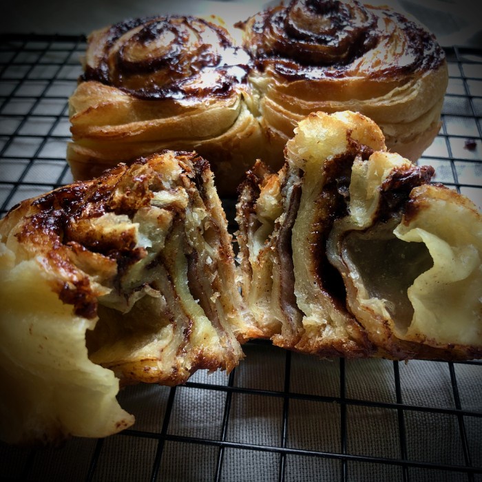 

Roti Gandum Cinnamon Roll 10x20cm with Maple & Coffee Sauce