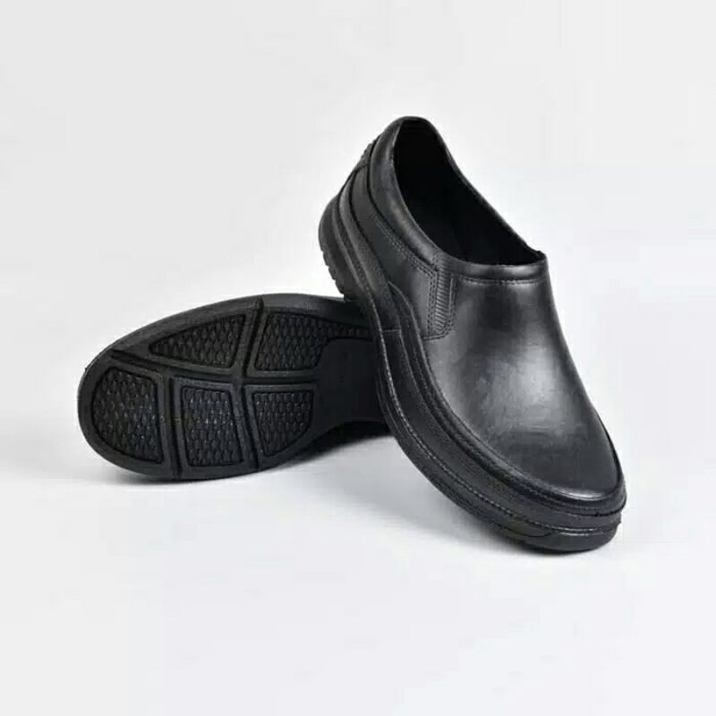 SEPATU KARET SLIP ON ATT AB 520-SEPATU PRIA ALL BLACK