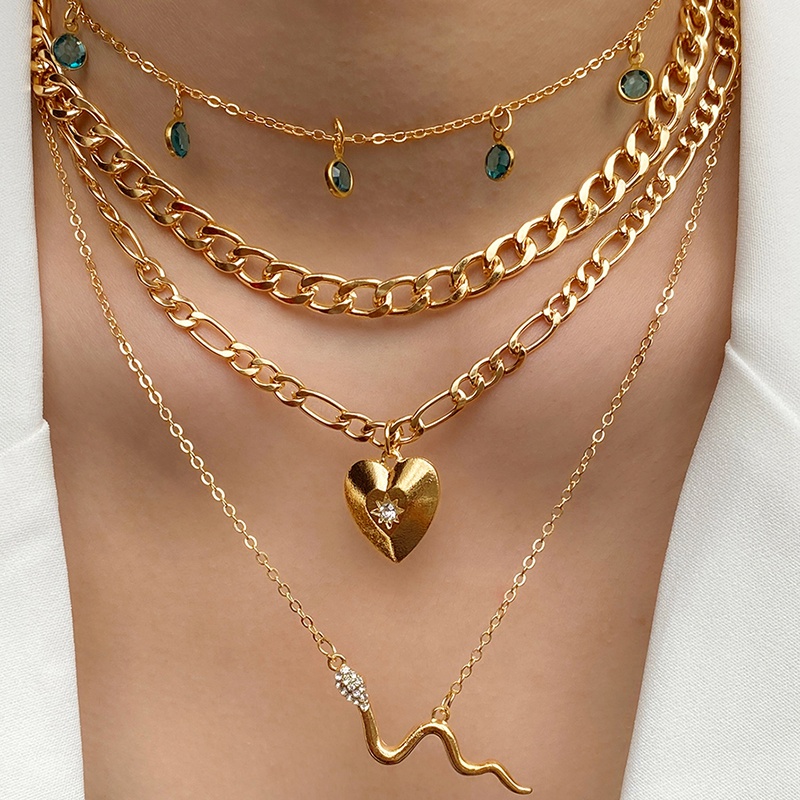 Kalung Rantai Multilayer Desain Ular Hati Warna Emas Hijau Gaya Bohemian Untuk Wanita