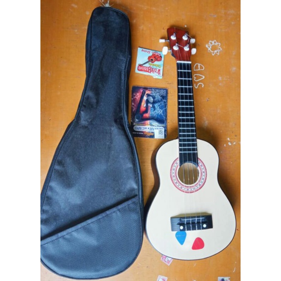 paket 1 set ukulele+siner+pik+kapitan ukulele+tas