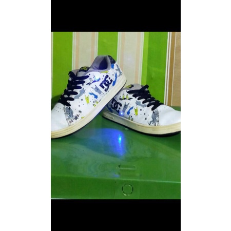 SEPATU SECOND DC SHOECOUSA LED size39