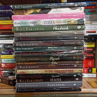 Novel Risa Saraswati Pilih judul
