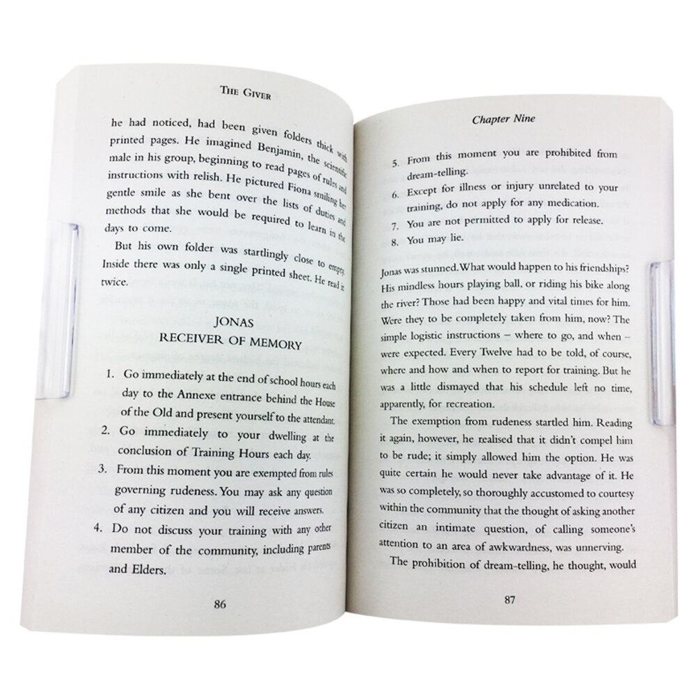 Buku Cerita The Giver Lois Lowry Science Fiksi Bahasa Inggris Untuk Pelajar Smp-4