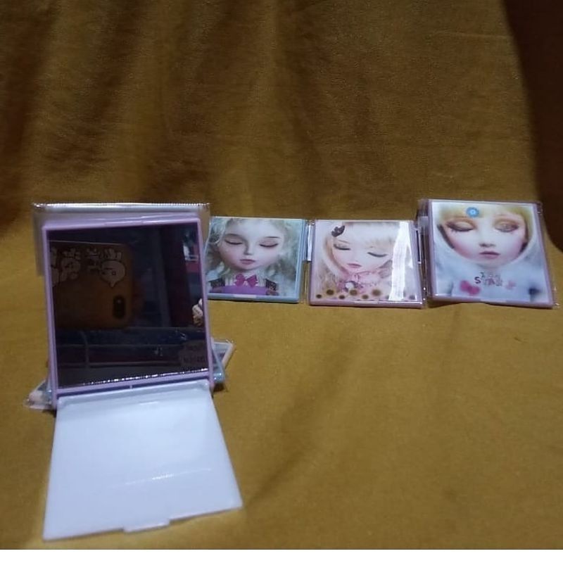 Cermin kaca lipat mini Barbie 3D