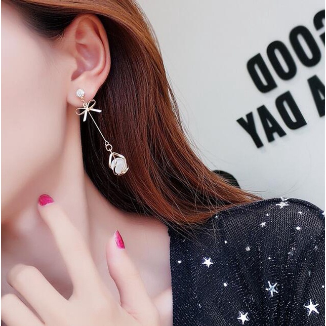 Anting Tusuk Gantung Temperament Bahan Sterling Silver 925 Hias Opalberlian Imitasi Untuk Wanita