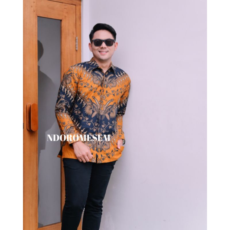 BATIK NDOROMESEM LENGAN PANJANG AJOTOSATRU KUNING NAVY KATUN HALUS