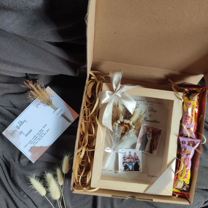 Buket in frame 6R | Scrap Frame 6R | Bouquet in frame | Hadiah kado pernikahan | Kado Hadiah wisuda