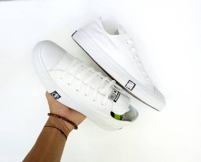 Converse Chuck Taylor x Undefeated