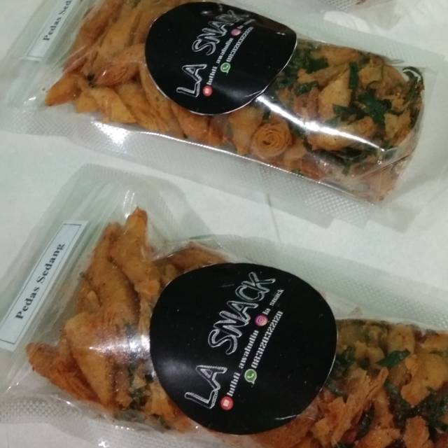 

SPRING ROLL CEMILAN RENYAH PEDAS Sedang makanan ringan