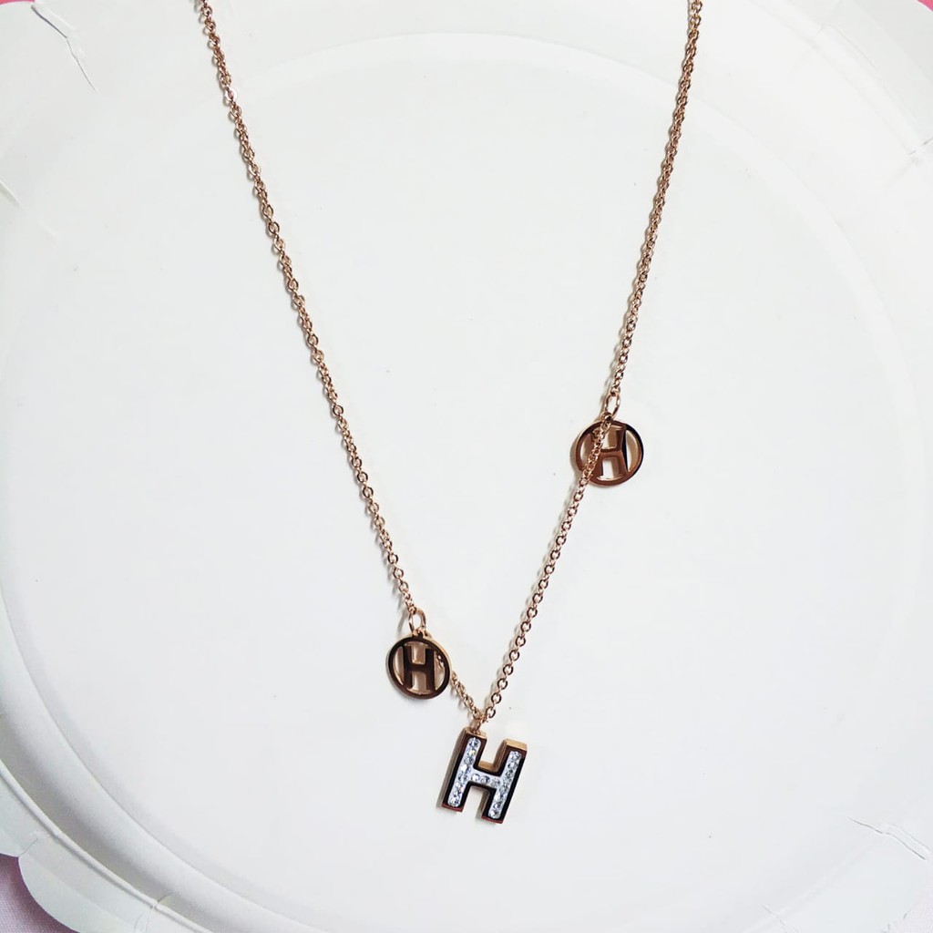 KALUNG WANITA LIONTIN HURUF H TITANIUM PREMIUM ANTI KARAT AKSESORIS PERHIASAN WANITA K28
