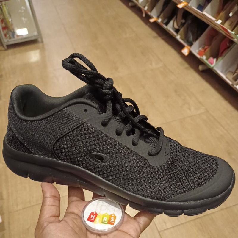 PAYLESS SEPATU PRIA - GUSTO XT II BLACK 190598 CROSS TREKKERS