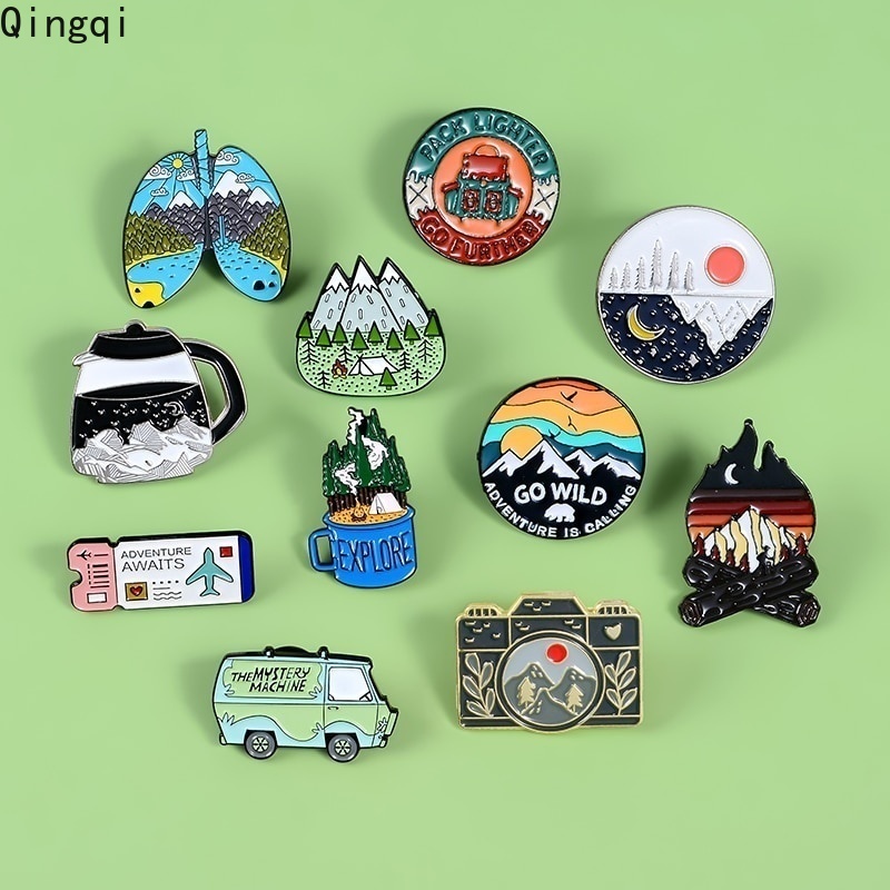 Outdoors Adventure Bros Pin Enamel Desain Gunung Api Untuk Aksesoris Pakaian