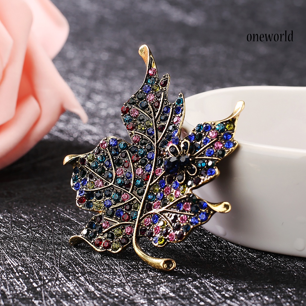 OW@ Brooch Exquisite Maple Leaf Shape Alloy Bee Charm Lapel Pin Badge for Women Wedding Anniversary Gift