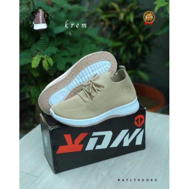 Sepatu Sneakers Tali KDM Rajut Import