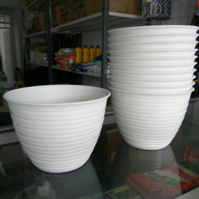  Pot  Tanaman dan Bunga Plastik warna  Putih  Tawon 10 cm 