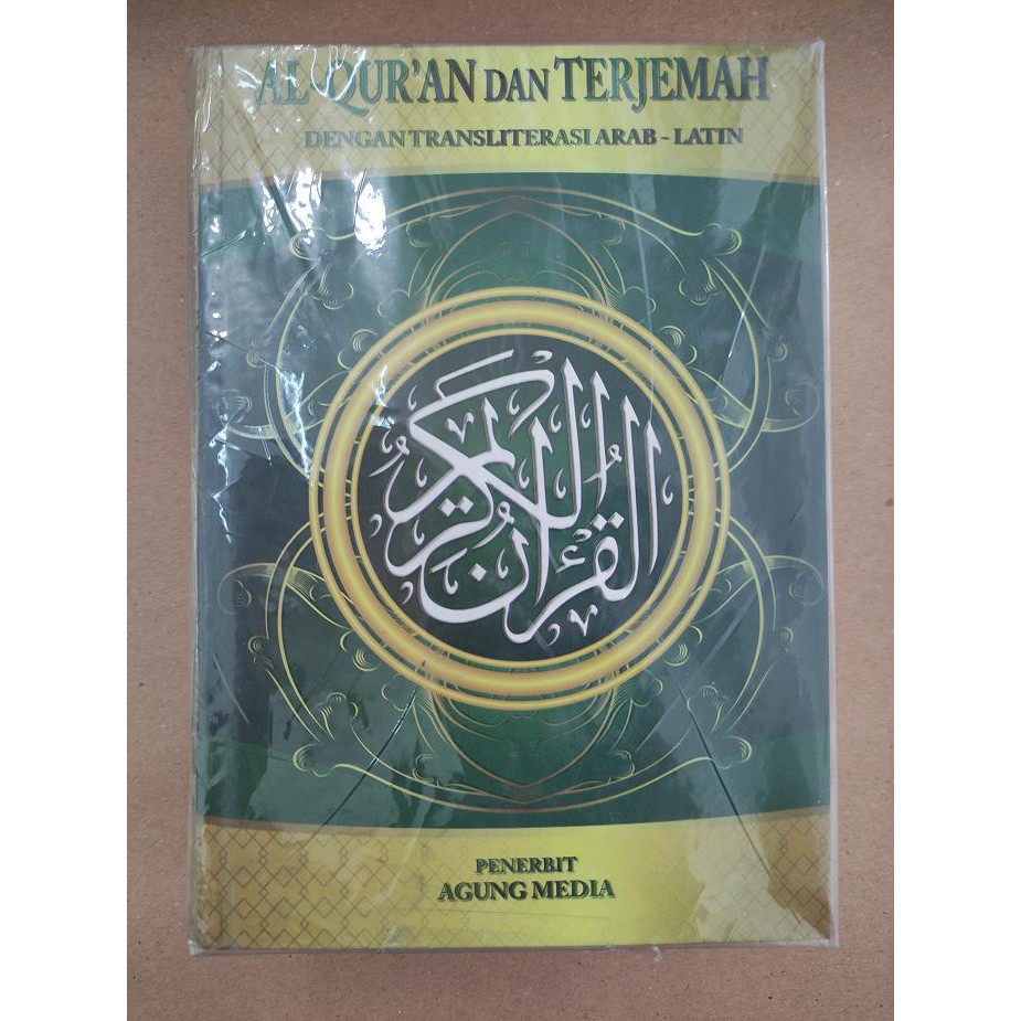Al-Quran dan Terjemah Dengan Transliterasi Arab Latin