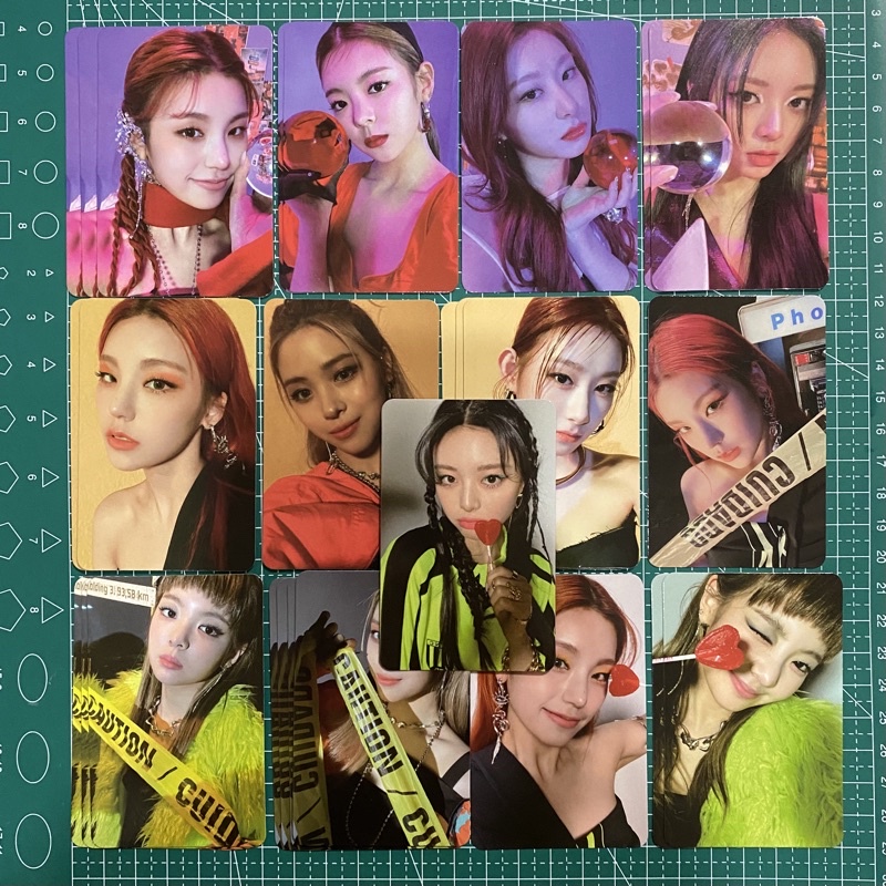 ITZY - Guess Who : Album Photocard | Yeji, Lia, Ryujin, Chaeryeong, Yuna PC
