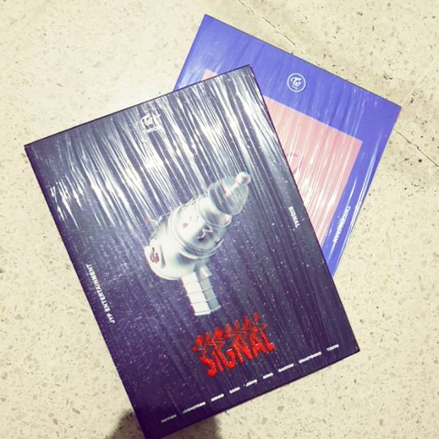 Twice signal dan twicetagram monograph