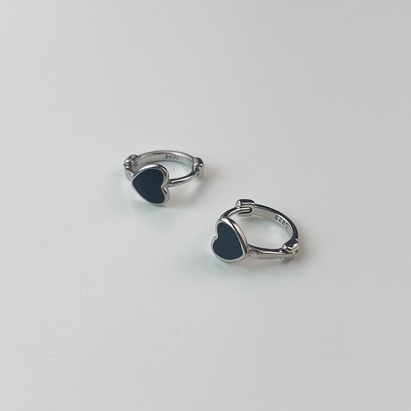 Anting Bentuk Hati Warna Hitam Gaya Retro Korea