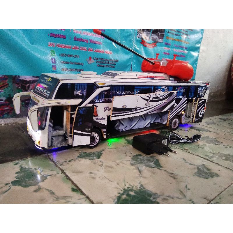 Miniatur Bus Remot Control Po. Haryanto 060 Tanah Suci Skala 1:35 Spek Buka Tutup & Baterai Chas
