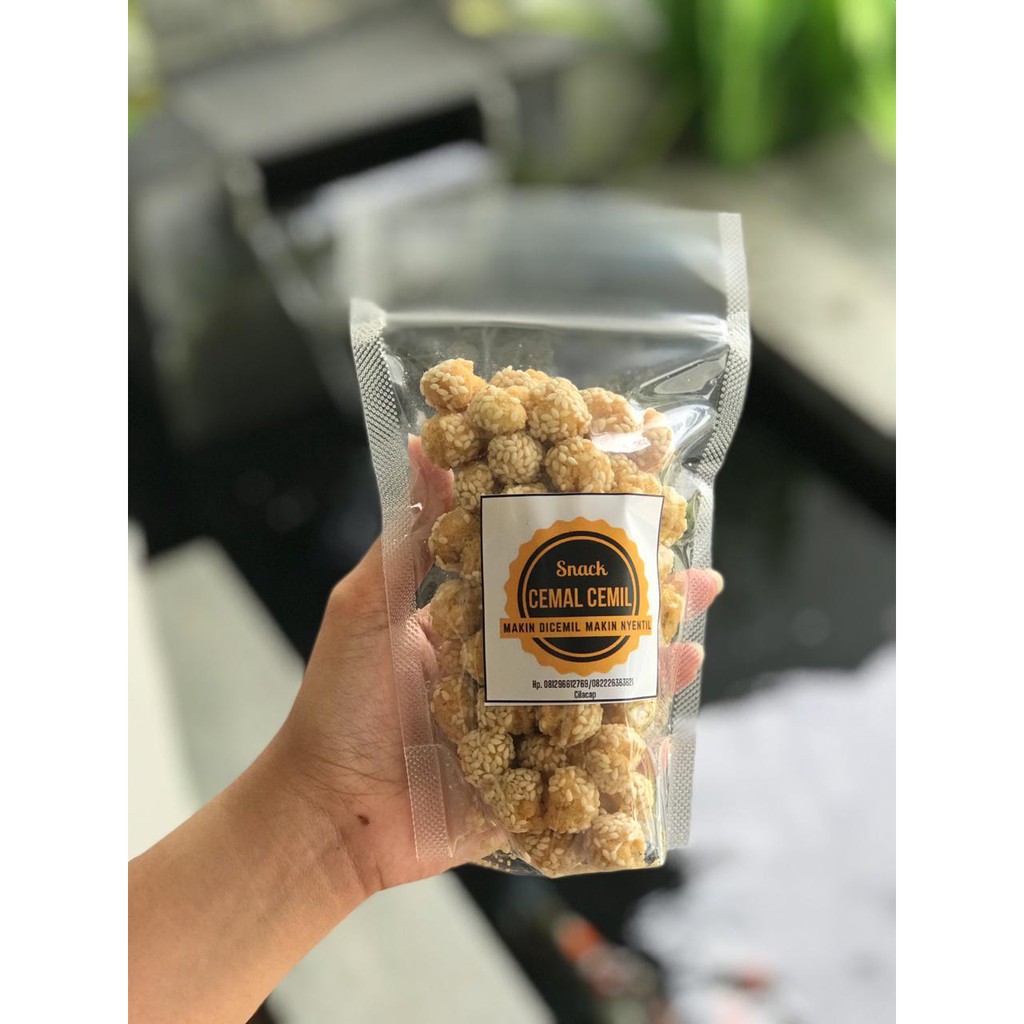 

Onde-onde Ketawa Empuk, Renyah dan Nikmat (200 Gram)