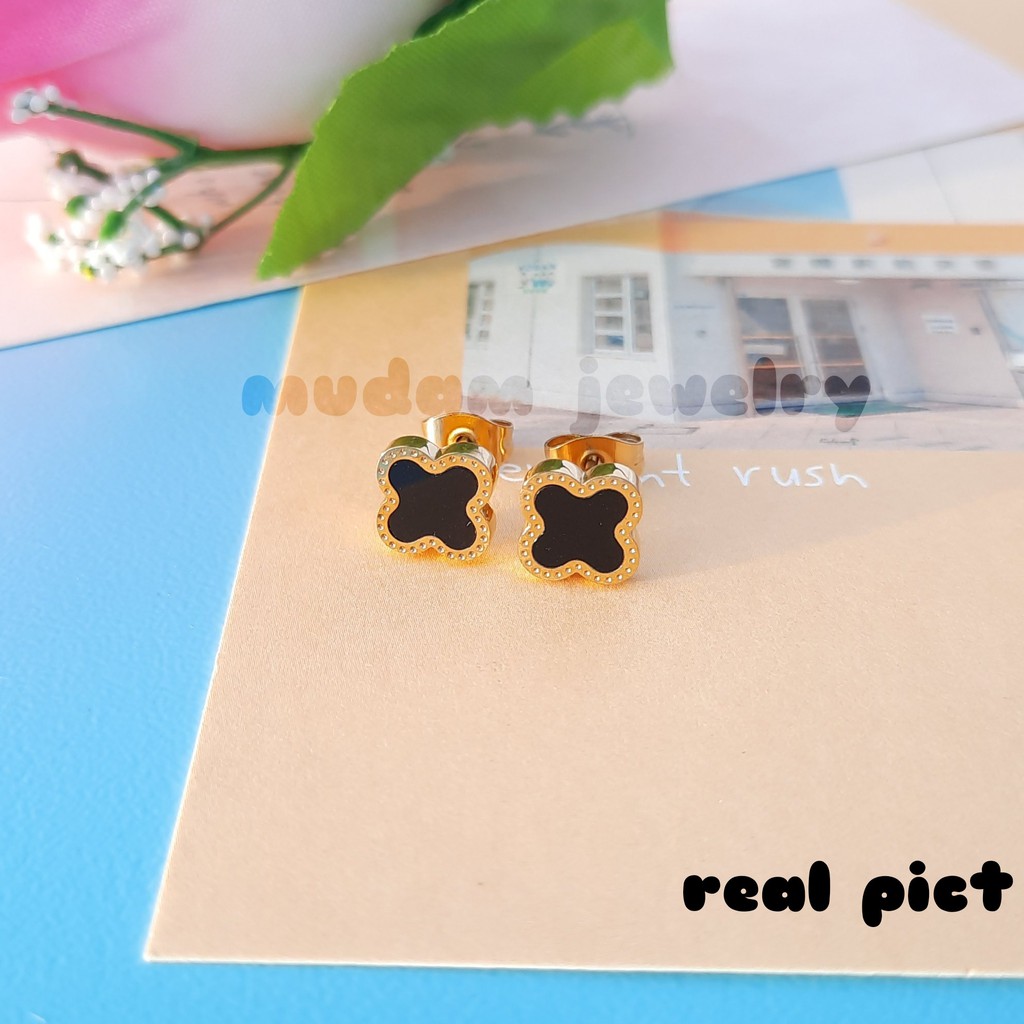 Anting Tusuk Titanium Aksen Bunga Semanggi Tersedia Warna Rose Gold dan Gold