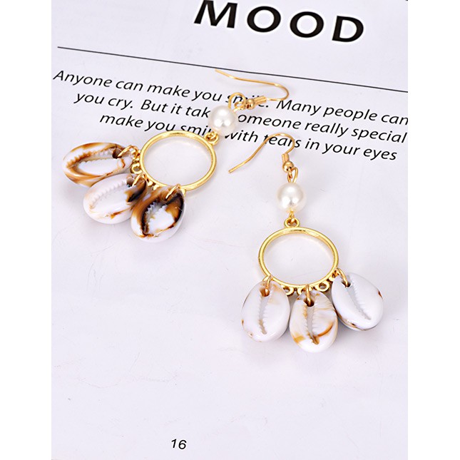 LRC Anting Gantung Fashion Gold Alloy Resin Pearl Shell Earrings F50035