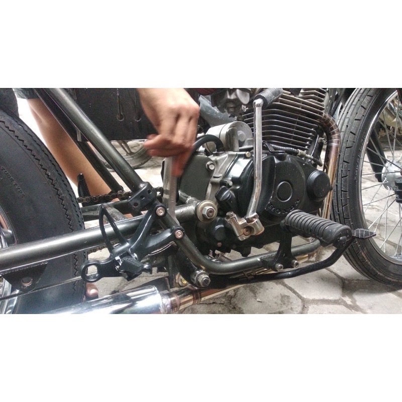 footstep step belakang model fu universal semua motor step gantung belakang fu silver dan black