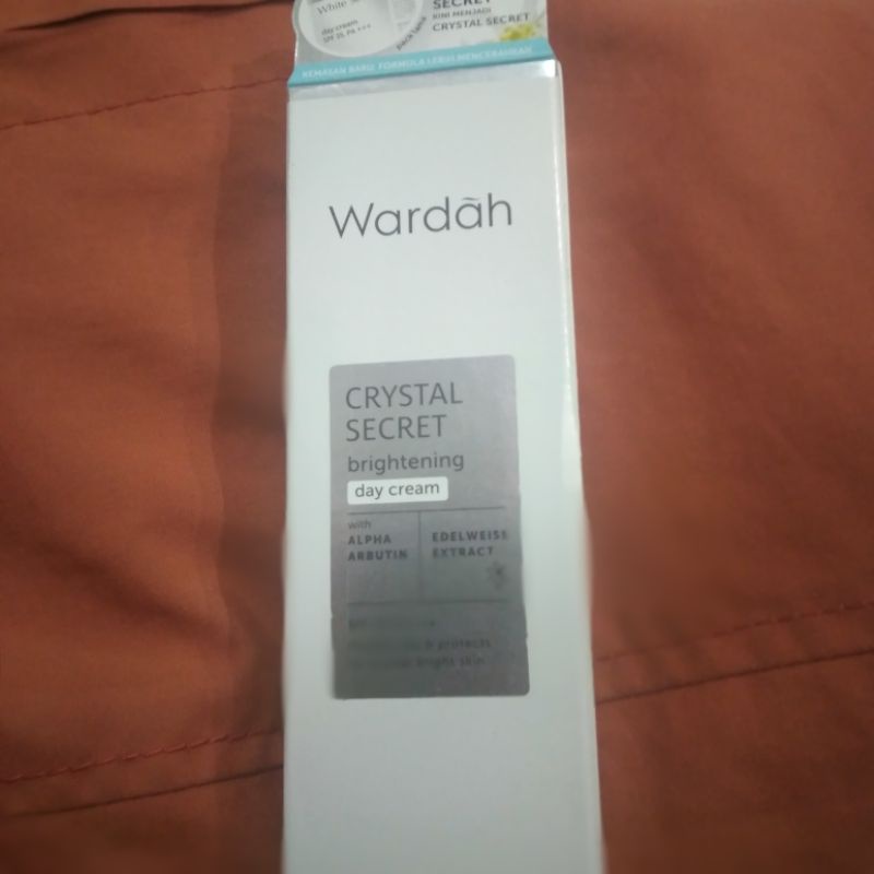wardah crystal secret day cream