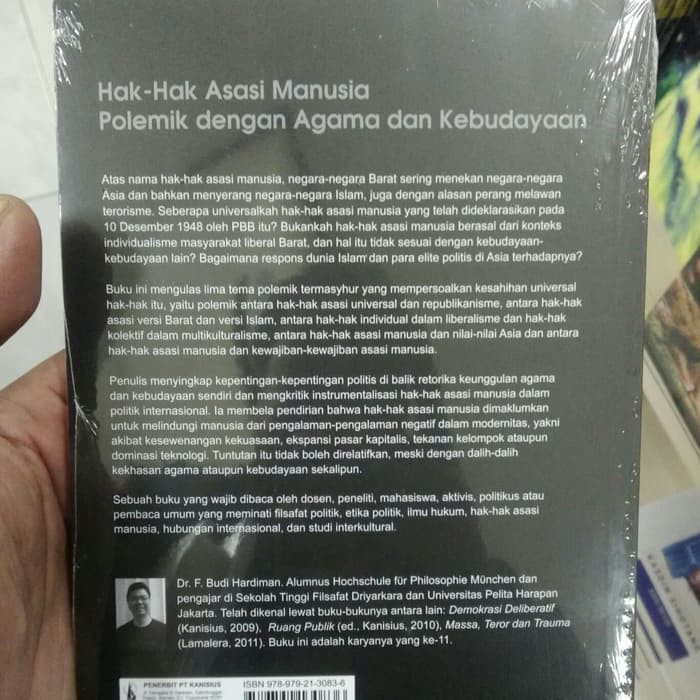 Buku Hak Hak Asasi Manusia Polemik Dengan Agama Dan Kebudayaan Ori Shopee Indonesia