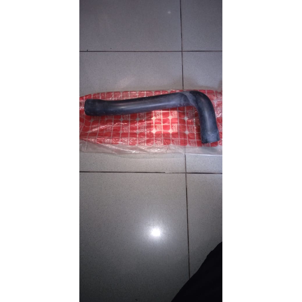 SELANG RADIATOR BAWAH BMW E34 M50