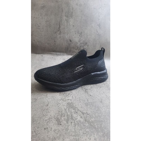 skechers all black