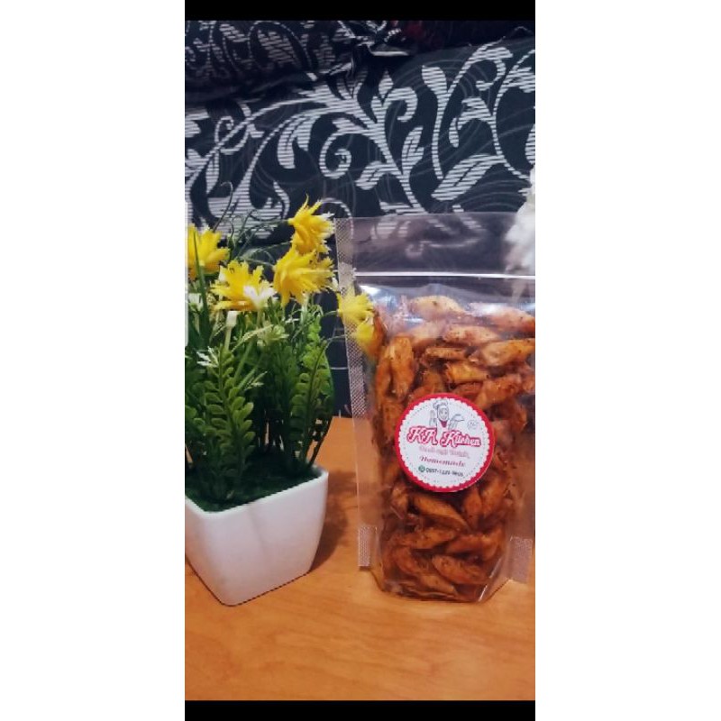 

Lumpia kering pedas nampol isi 110gram