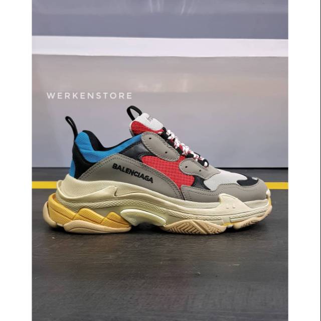 balenciaga triple s grey red