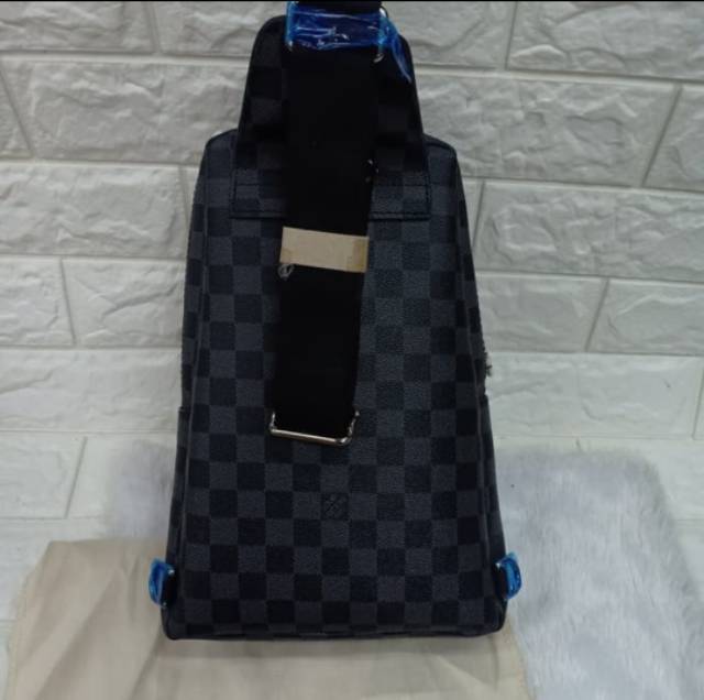 TAS LV LEAGUE AVENUE SLINGBAG DAMIER GRAPHITE